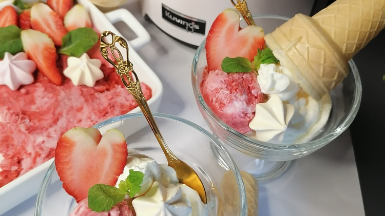 Lody truskawkowo-jogurtowe